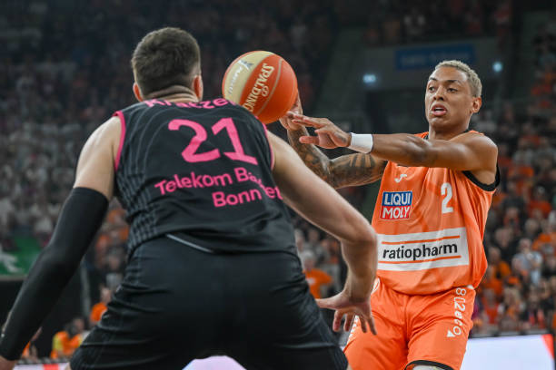 更关注湖人 更关注湖人