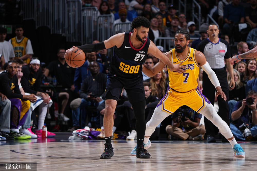 中场球员A 中场球员A